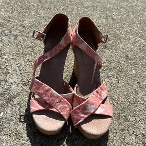 TOMS wedges